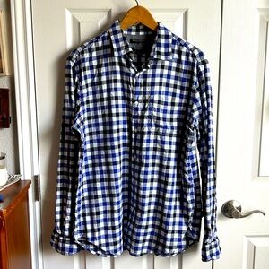 Banana Republic 100% cotton luxe flannel camden fit long sleeve button up shirt
